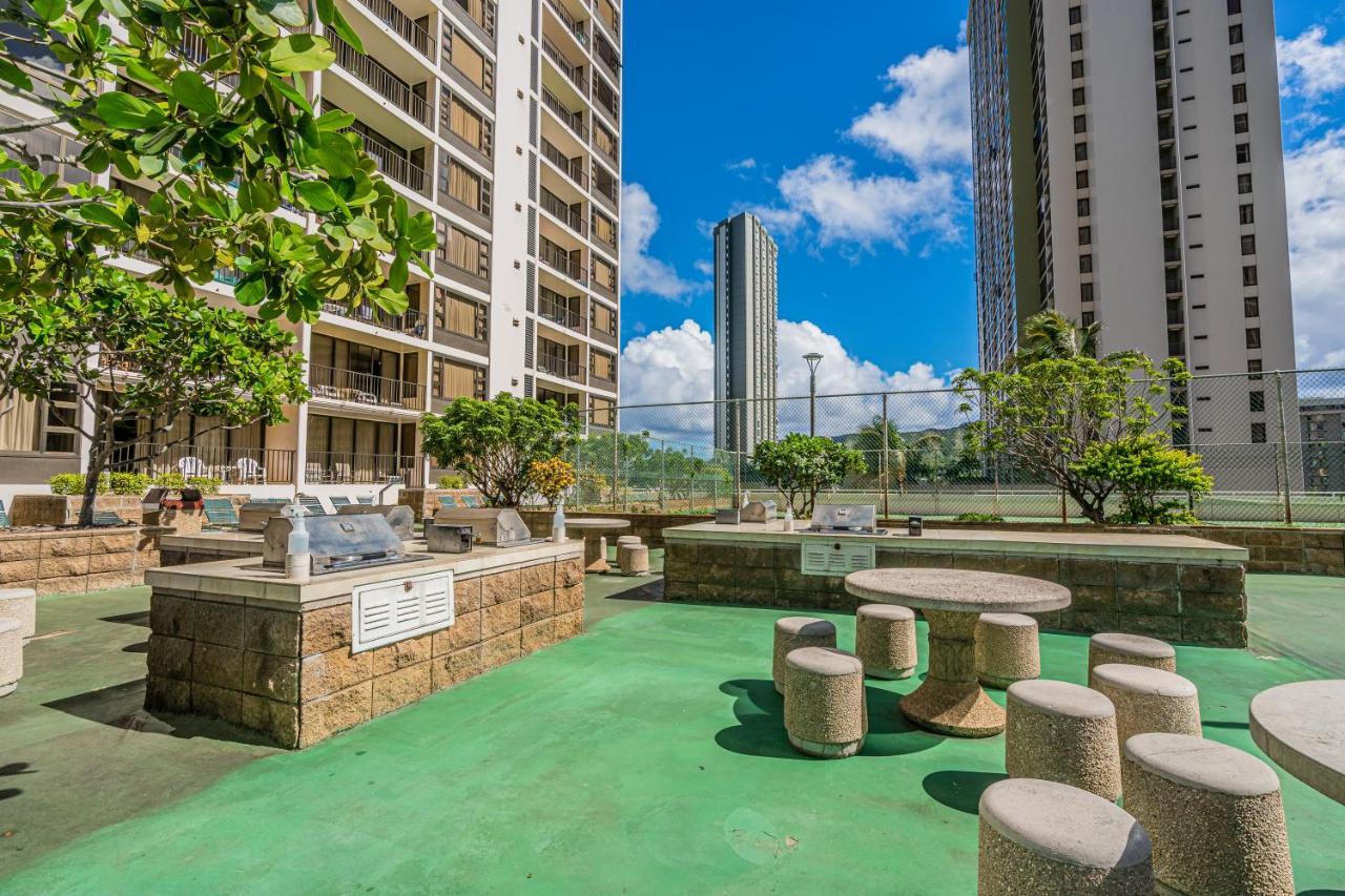 Free Parking, Pool, Sauna, Spa, Wifi, Bbq, Ac - Waikiki Banyan Honolulu Kültér fotó