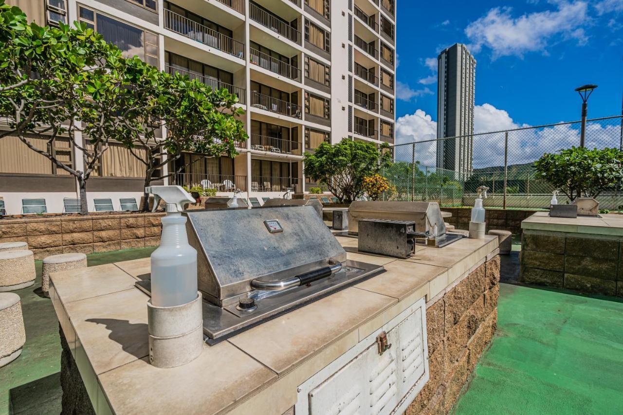 Free Parking, Pool, Sauna, Spa, Wifi, Bbq, Ac - Waikiki Banyan Honolulu Kültér fotó